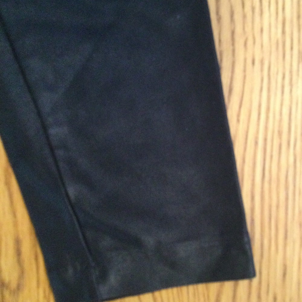 Koral- Lustrous High Rise Capri Legging - Black. Size S - Picture 4 of 8